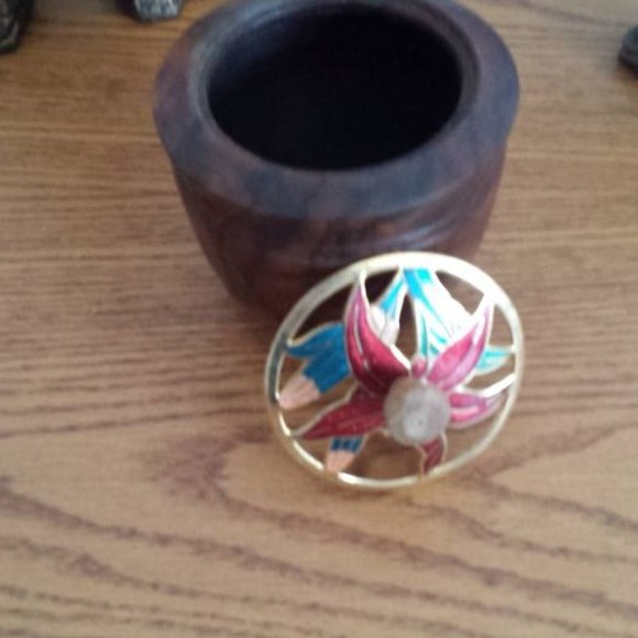 VIntage Wooden with Brass Lid container~So cute - Picture 4 of 4